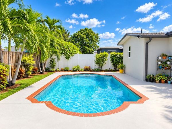 8521 NW 25th St , Sunrise, FL 33322