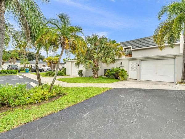 18958 Bobolink Dr , Hialeah, FL 33015