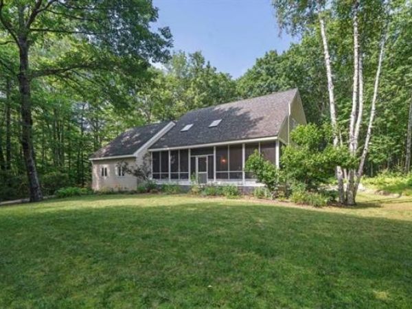 255 Governor Wentworth Highway, Moultonborough, NH 03254
