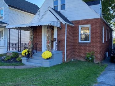 75 Rosary Avenue, Buffalo, NY 14218