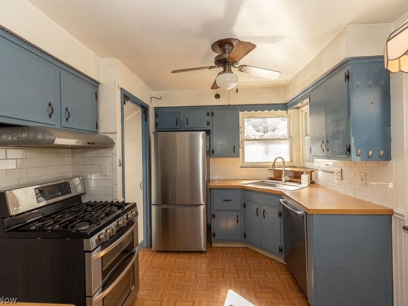 3888 W 227th Street, Fairview Park, OH 44126 Photo 9