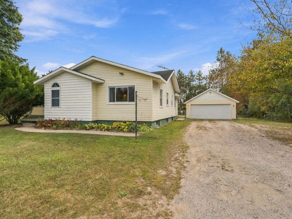 2826 Vanyea Road, Cheboygan, MI 49721
