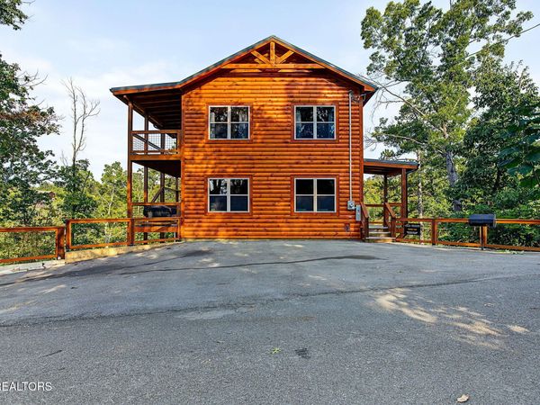 1868 Blue Tick Way, Sevierville, TN 37876