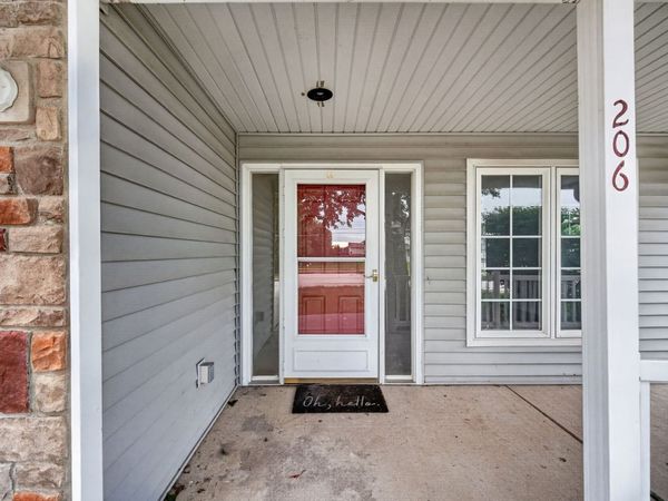 2100 Meadow Chase Lane, Unit 206, Des Moines, IA 50320