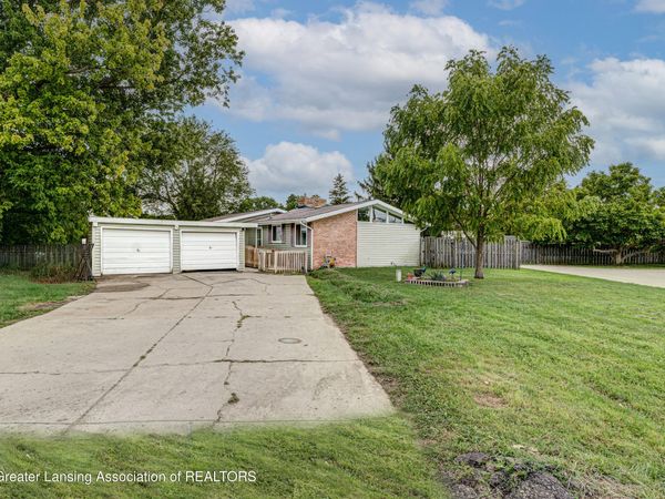 1095 Carlisle Highway, Charlotte, MI 48813