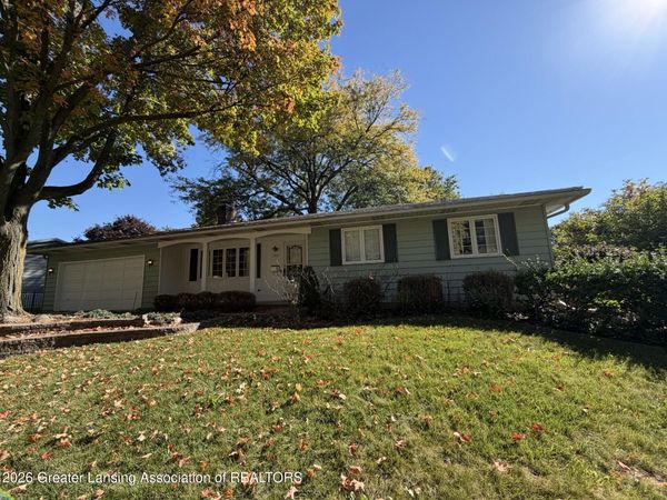1921 Briarwood Drive, Lansing, MI 48917