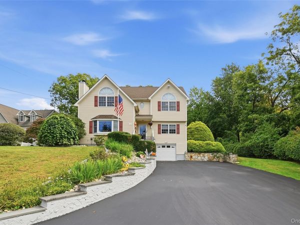 10 Albion Oval , Mahopac, NY 10541