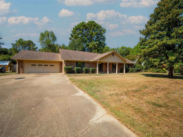 1174 Fabre Circle , Camden, AR 71701