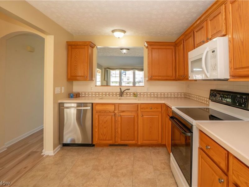 1643 Southpointe Circle NE, Canton, OH 44714 Photo 16
