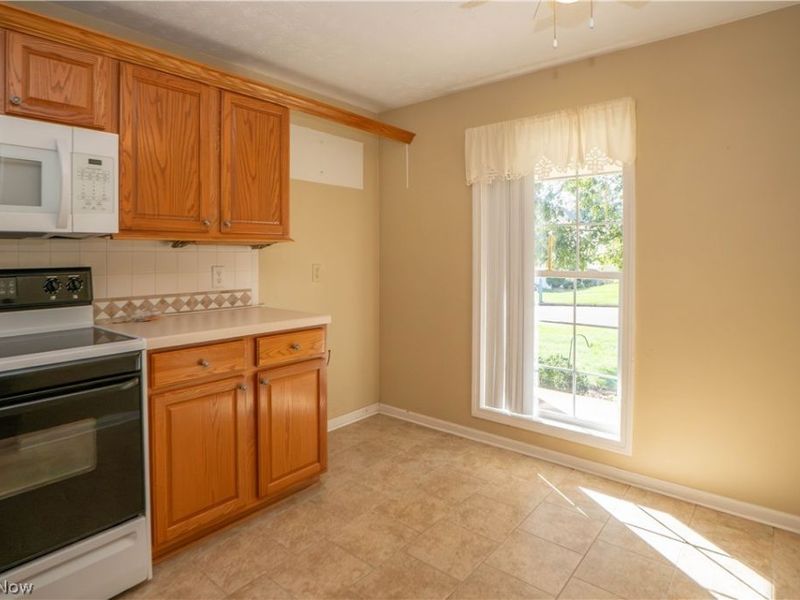 1643 Southpointe Circle NE, Canton, OH 44714 Photo 17