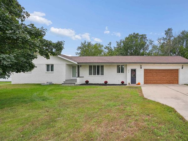 206 5th St N , Fairbank, IA 50629