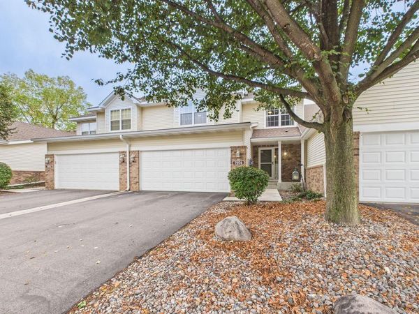 7974 Autumn Ridge Way, Chanhassen, MN 55317