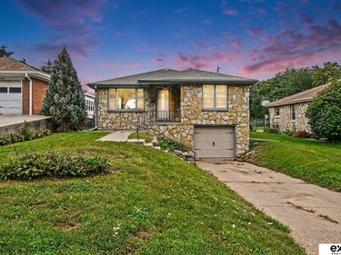 1713 N 70 Avenue, Omaha, NE 68104