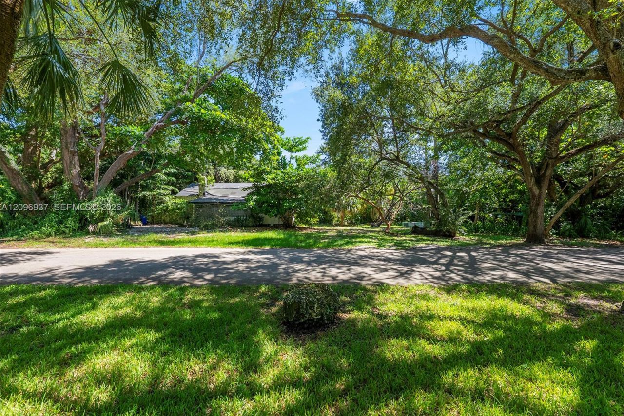3598 Avocado Ave , Miami, FL 33133 Photo