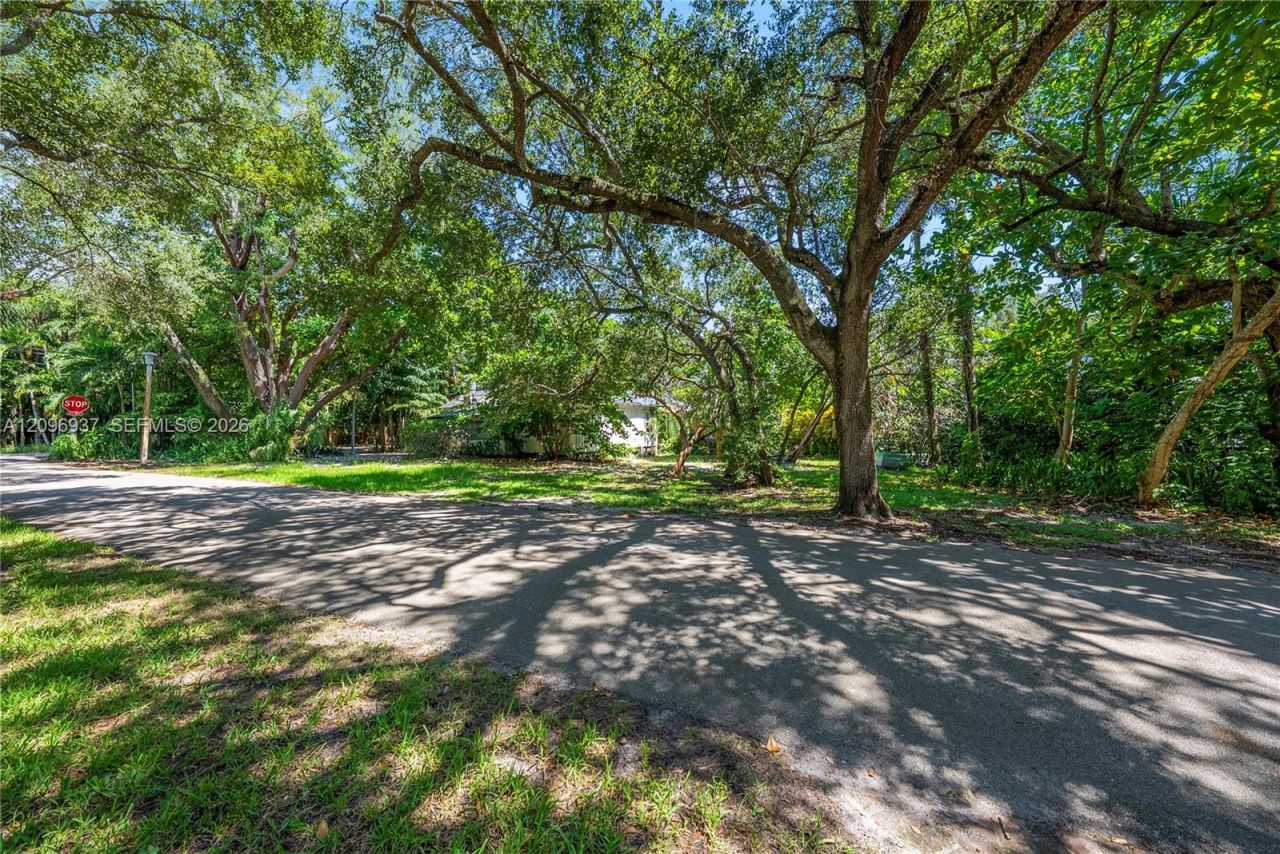 3598 Avocado Ave , Miami, FL 33133 Photo