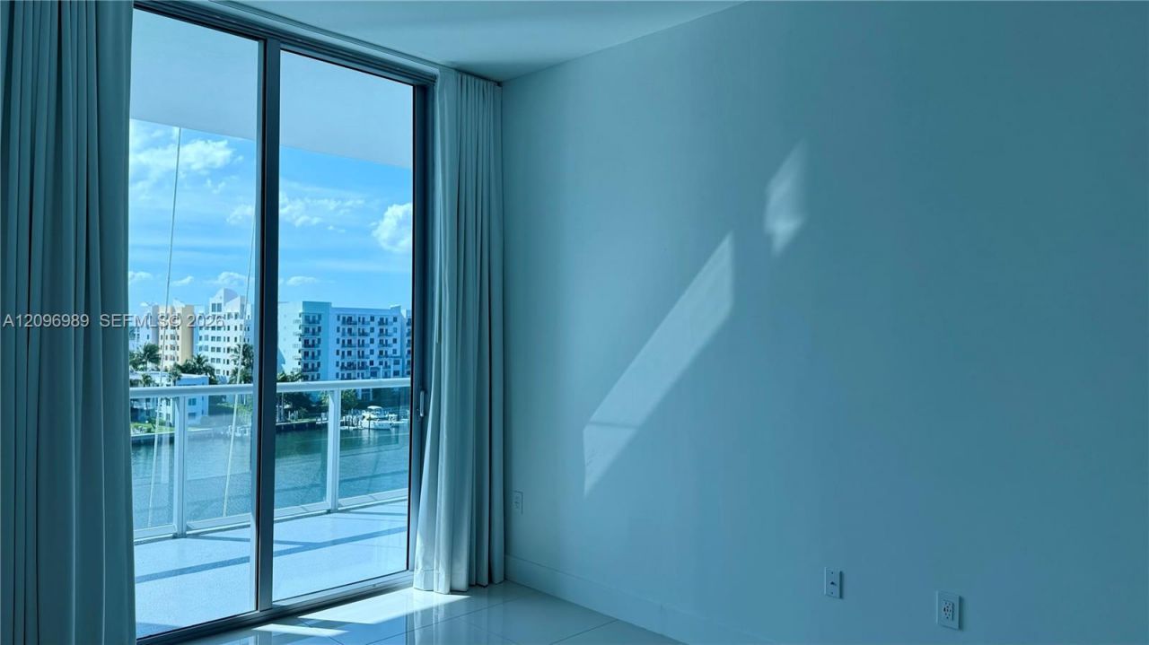 7928 East Dr, Unit 705, North Bay Village, FL 33141 Photo