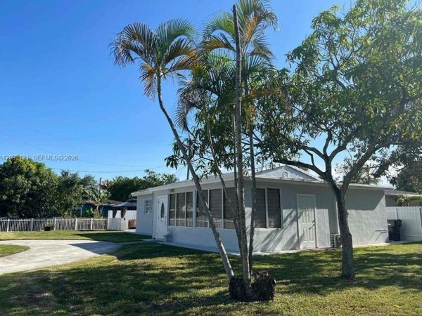 17080 NE 1st Ave , North Miami Beach, FL 33162