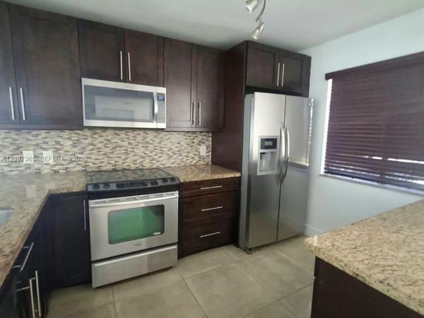 320 Racquet Club Rd, Unit 104, Weston, FL 33326