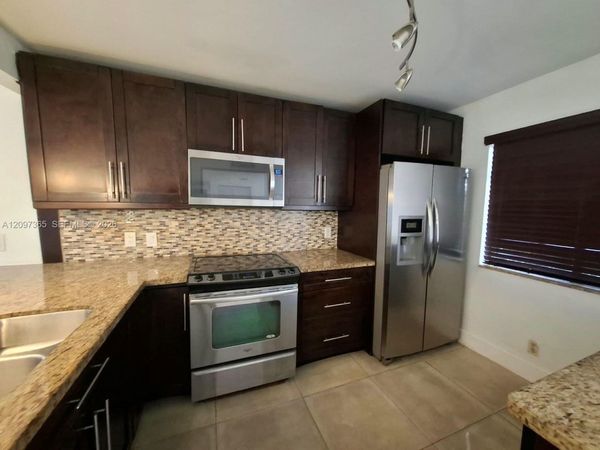 320 Racquet Club Rd, Unit 104, Weston, FL 33326