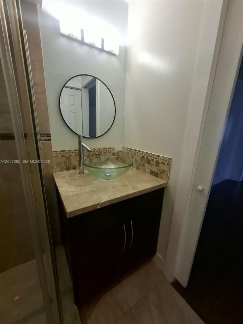 320 Racquet Club Rd , Unit 104, Weston, FL 33326 Photo
