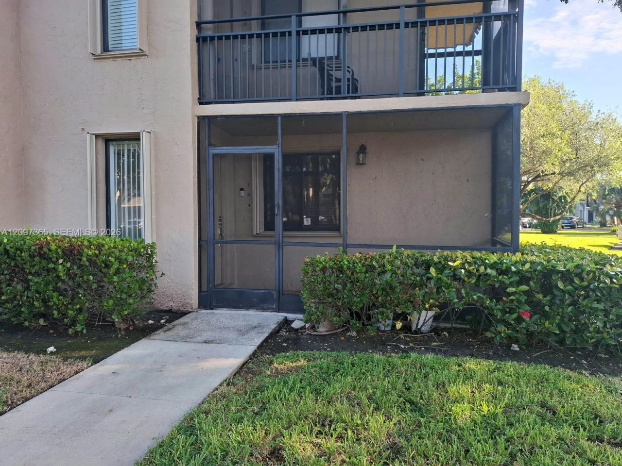 320 Racquet Club Rd , Unit 104, Weston, FL 33326 Photo