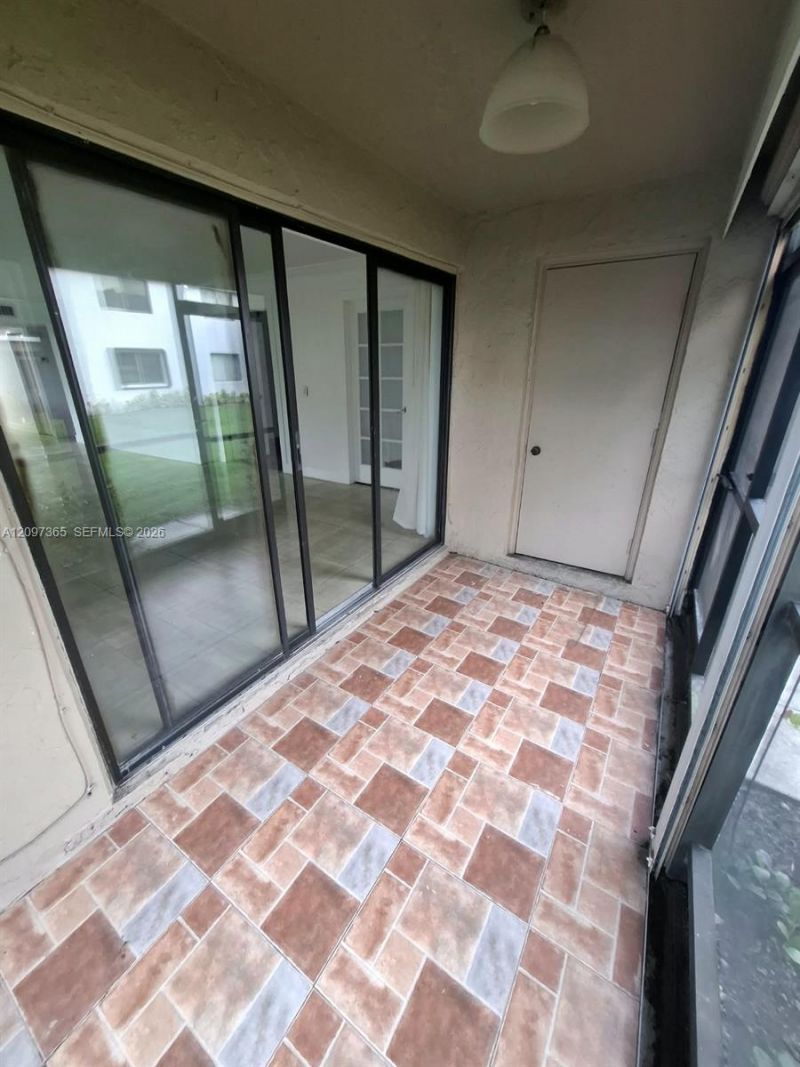 320 Racquet Club Rd, Unit 104, Weston, FL 33326 Photo