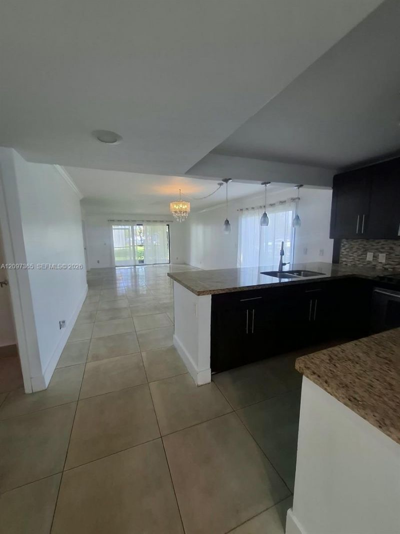 320 Racquet Club Rd , Unit 104, Weston, FL 33326 Photo