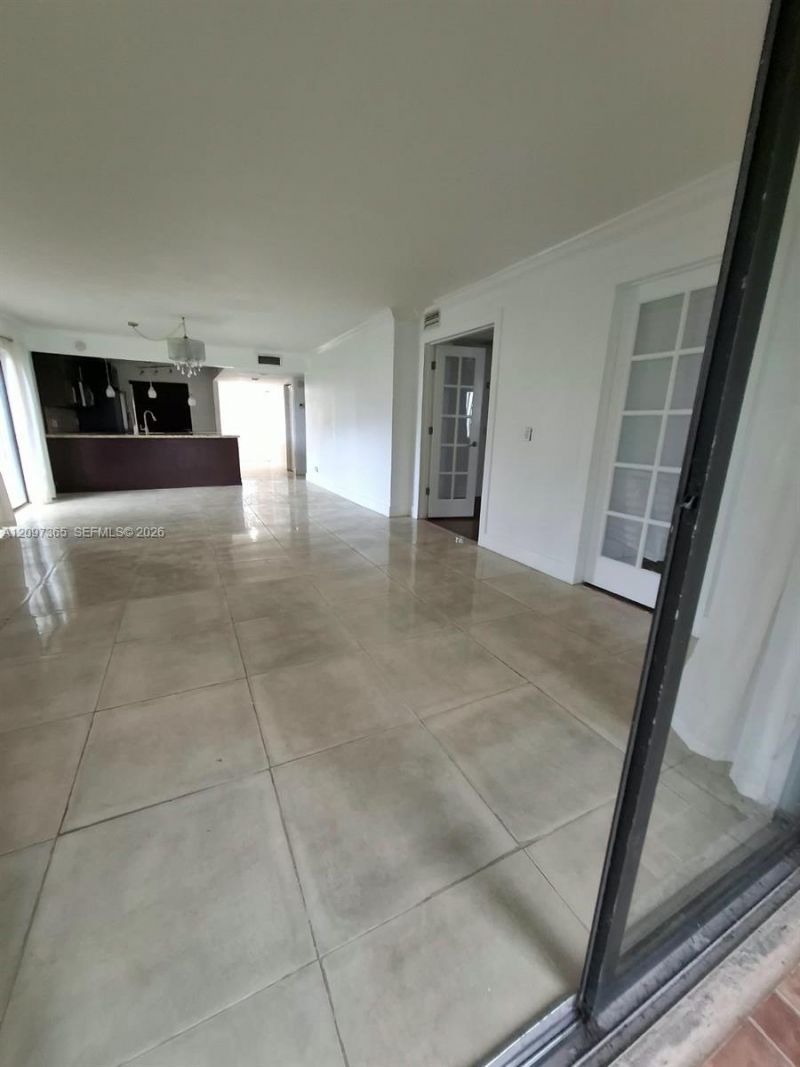 320 Racquet Club Rd, Unit 104, Weston, FL 33326 Photo