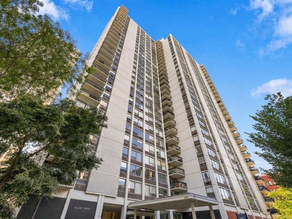 1460 N Sandburg Terrace , Unit 1110, Chicago, IL 60610