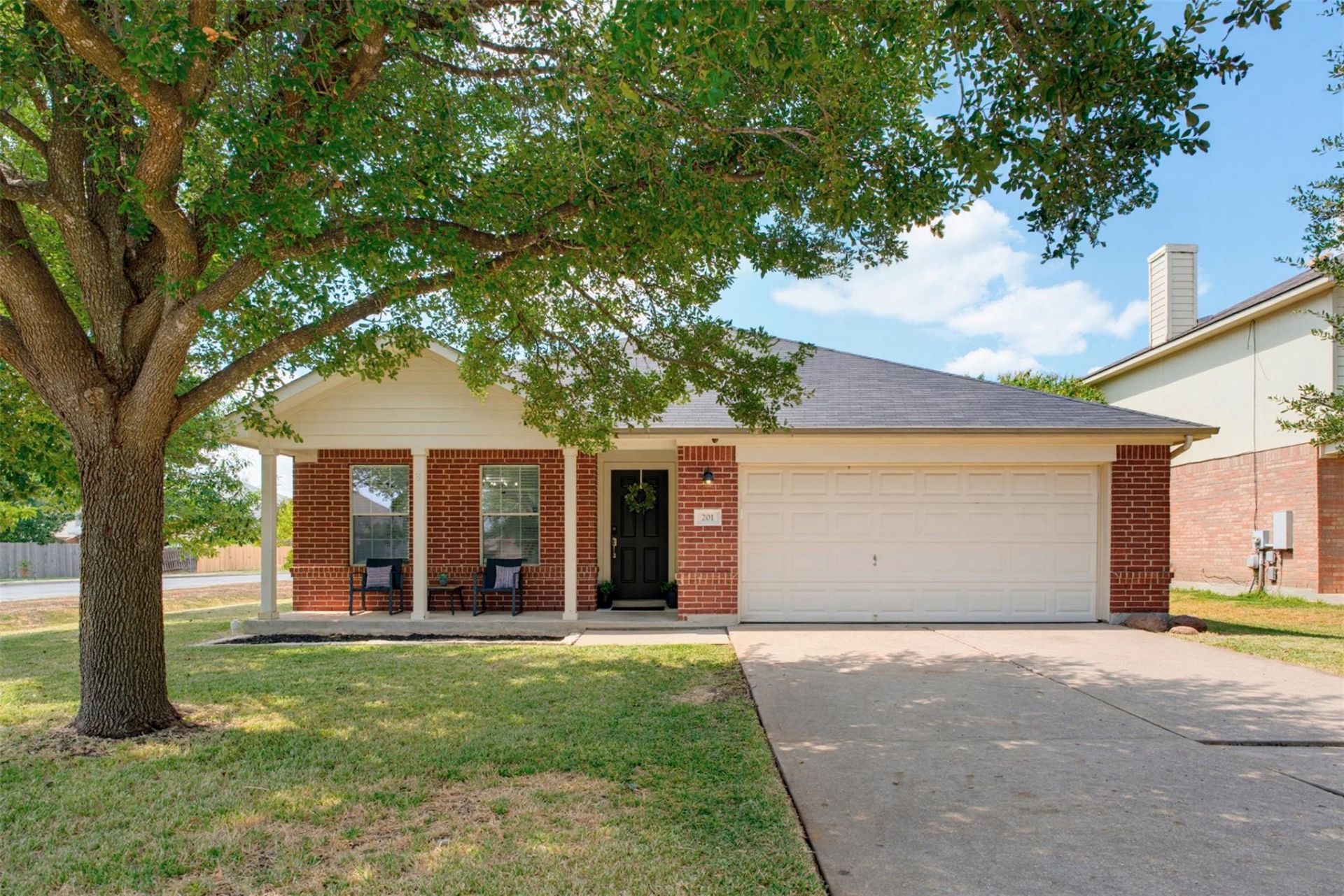 201 Hanstrom Dr, Hutto, TX 78634 Main Photo