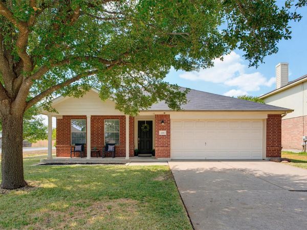 201 Hanstrom DR, Hutto, TX 78634