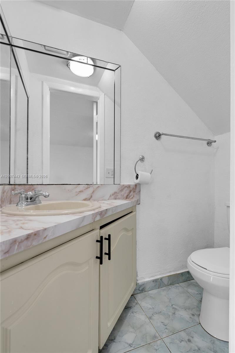 2261 W 53rd St , Unit 13, Hialeah, FL 33016 Photo