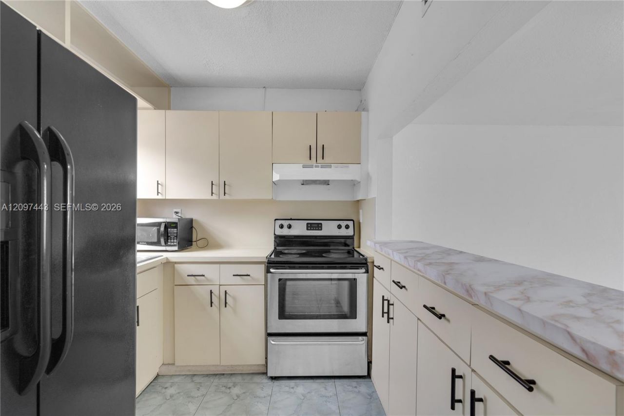 2261 W 53rd St , Unit 13, Hialeah, FL 33016 Photo