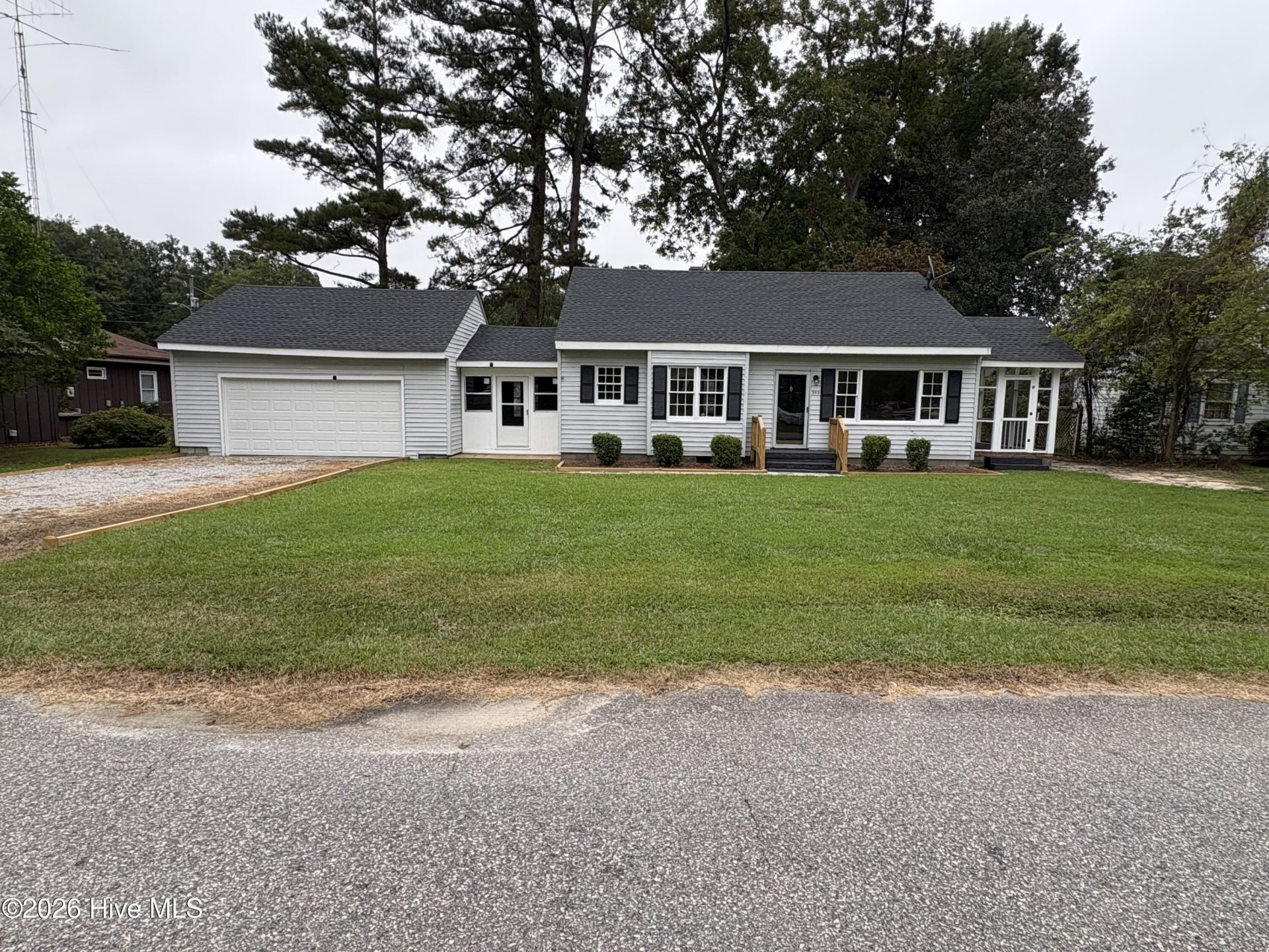 303 Dallas Avenue, Lake Waccamaw, NC 28450 Main Photo