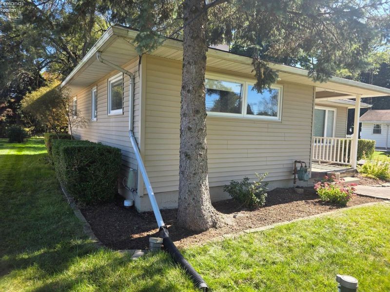 1725 Port Clinton Rd, Fremont, OH 43420 Photo 2