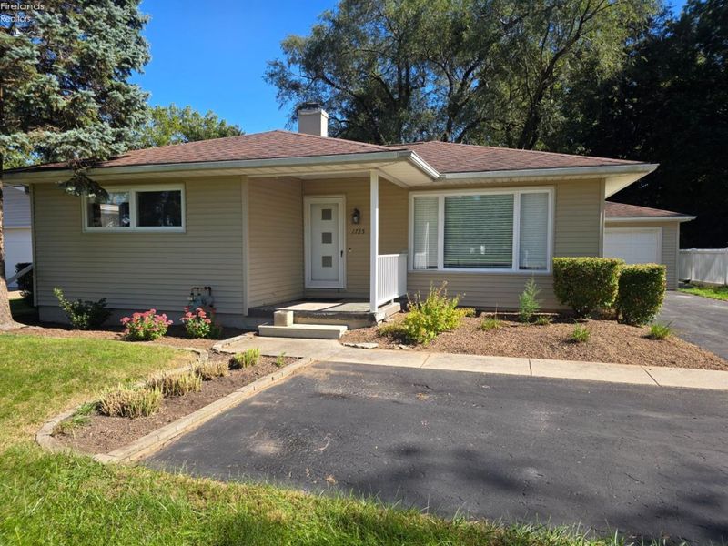 1725 Port Clinton Rd, Fremont, OH 43420 Photo 3