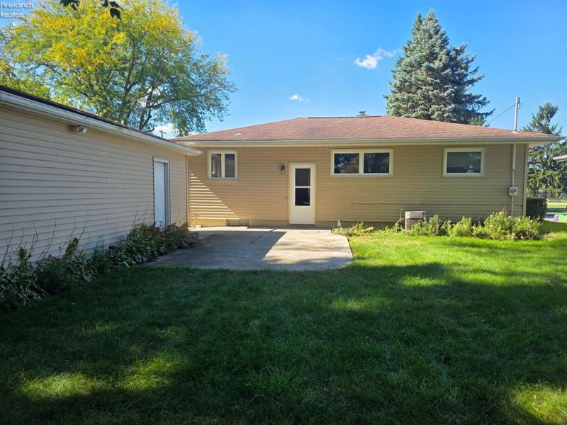 1725 Port Clinton Rd, Fremont, OH 43420 Photo 4