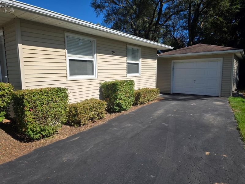 1725 Port Clinton Rd, Fremont, OH 43420 Photo 6
