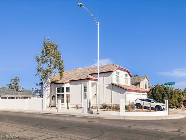 6256 Chinook Way , Las Vegas, NV 89108