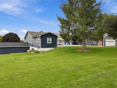 56 White Springs Ln , Geneva, NY 14456