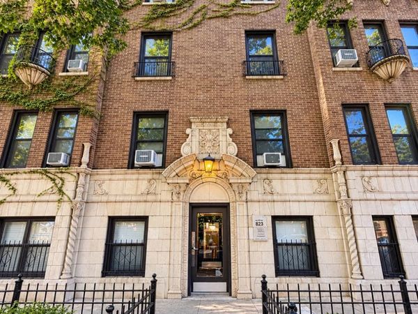823 W Buena Avenue , Unit 207, Chicago, IL 60613