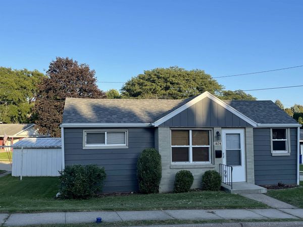 1674 Wisconsin Avenue, Dubuque, IA 52001