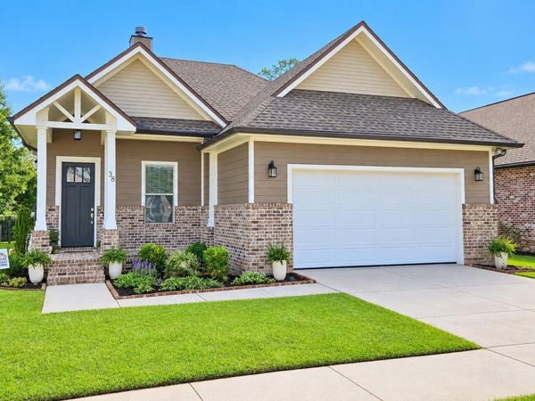 38 Oaktree Boulevard, Freeport, FL 32439