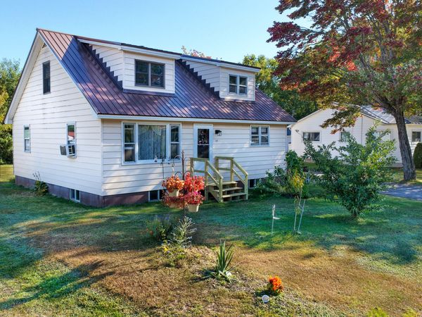 77 New Hampshire Street , Millinocket, ME 04462
