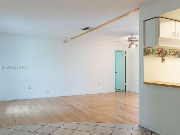 1010 NW 93rd Ter , Pembroke Pines, FL 33024