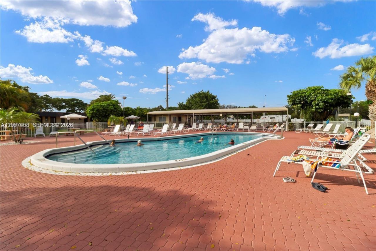 2901 NW 46th Ave , Unit 307, Lauderdale Lakes, FL 33313 Photo