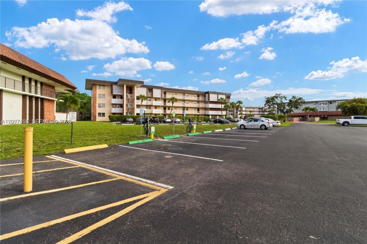 2901 NW 46th Ave , Unit 307, Lauderdale Lakes, FL 33313 Photo
