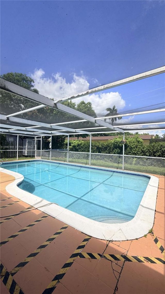 1009 NE 2nd St , Hallandale Beach, FL 33009 Photo
