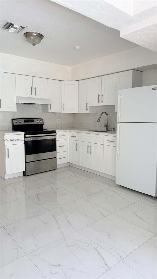1009 NE 2nd St , Hallandale Beach, FL 33009 Photo