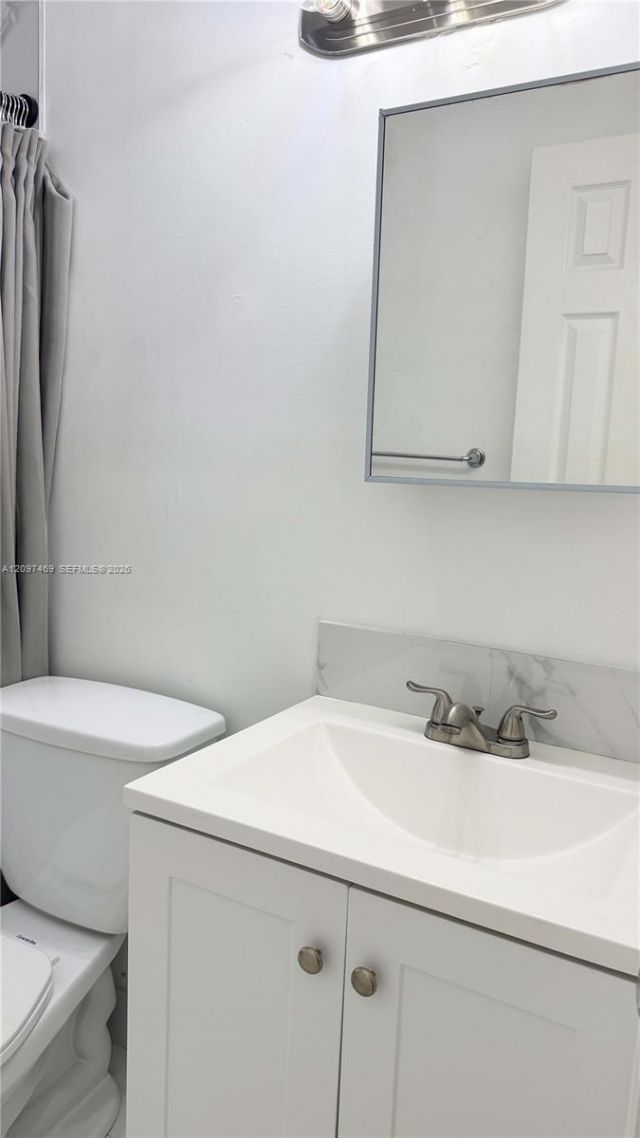 1009 NE 2nd St , Hallandale Beach, FL 33009 Photo